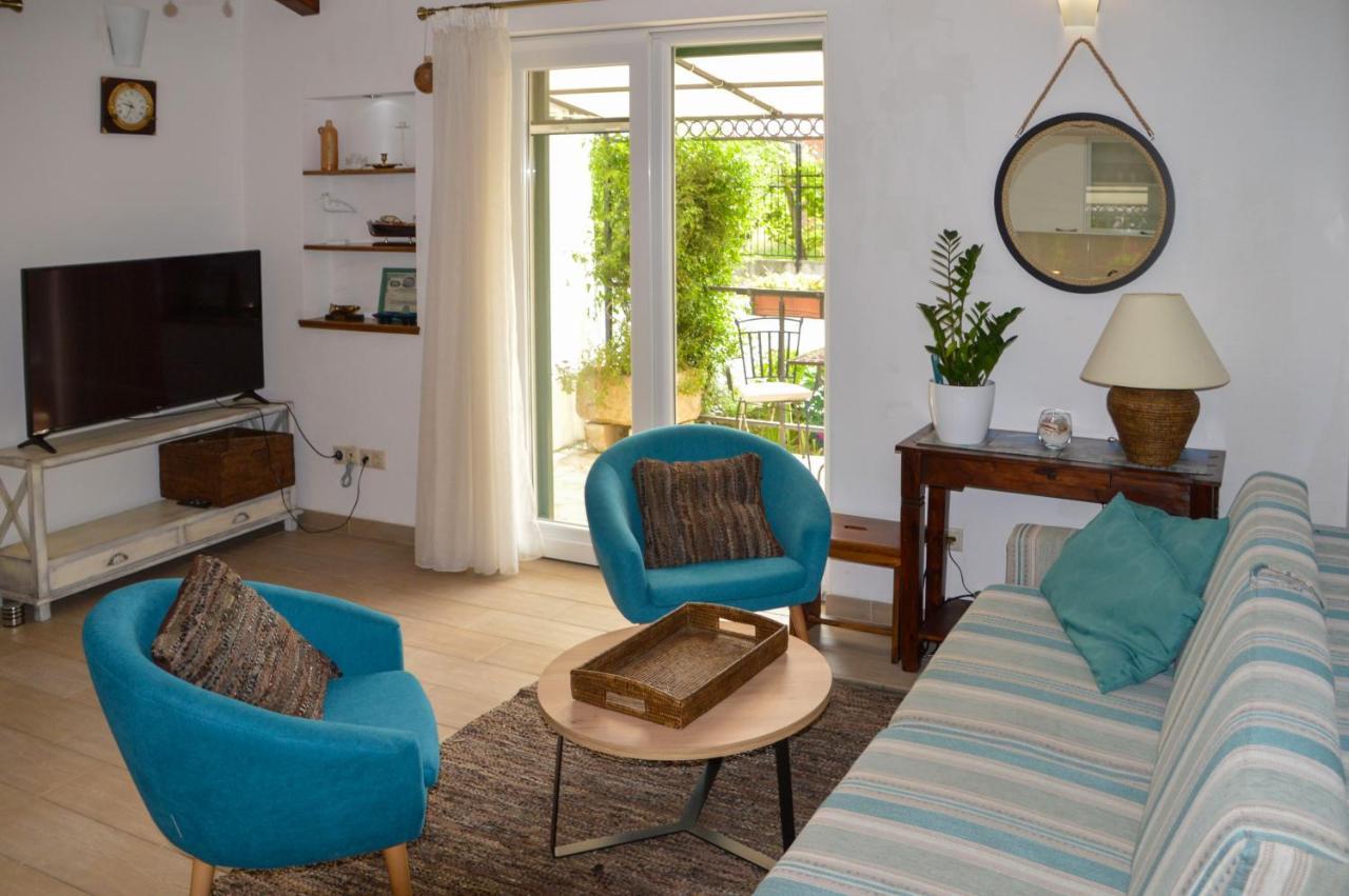 Holiday home Issa - 2 Min Walk To Kastela