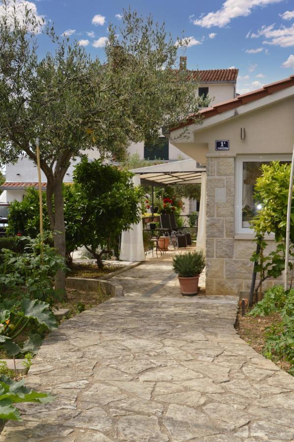 Holiday home Issa - 2 Min Walk To